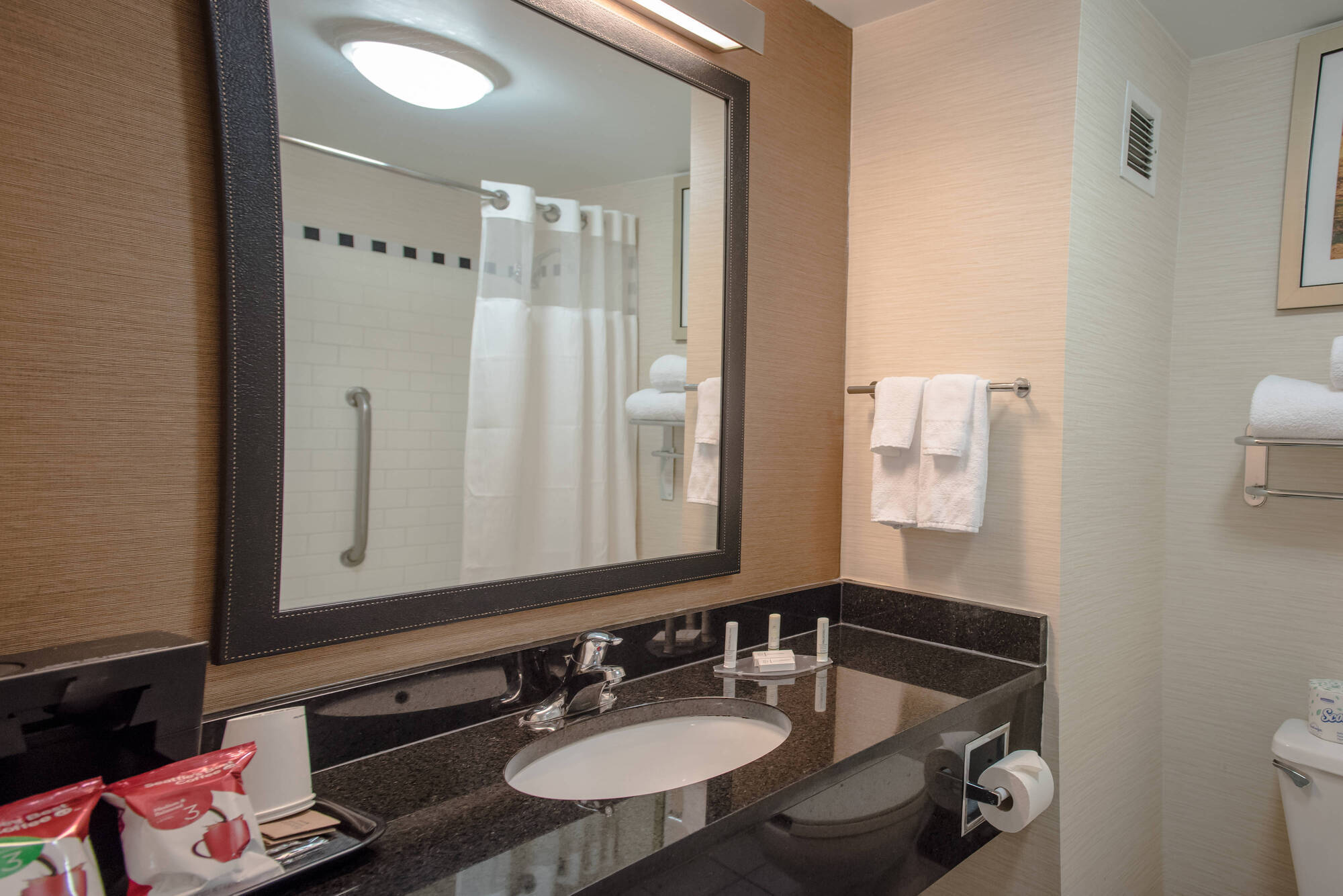 Fairfield Inn & Suites By Marriott Knoxville/East Room photo